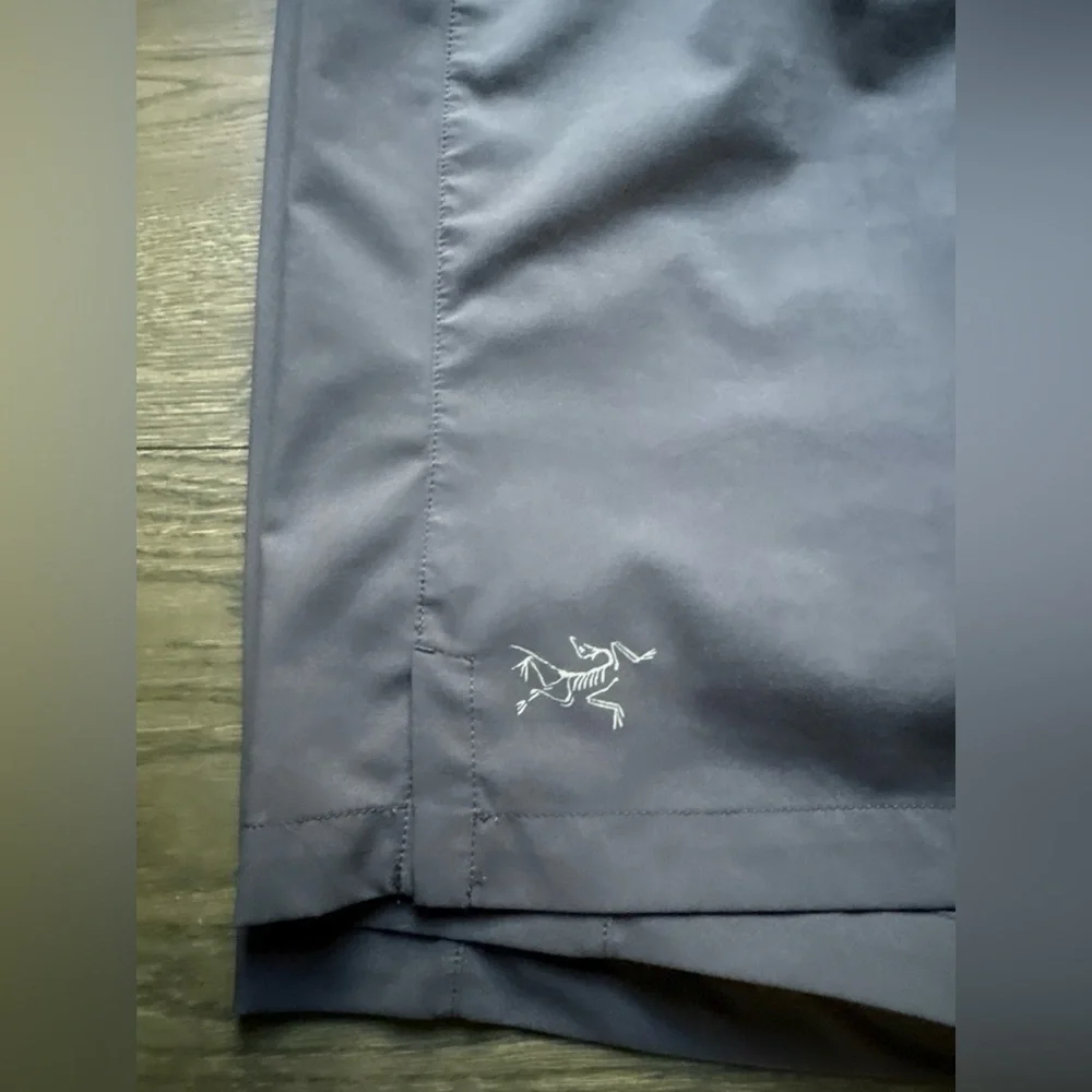 Arc'teryx Cormac Lined Shorts Inseam 7” In Gray/Teal Lining Size XL Reg